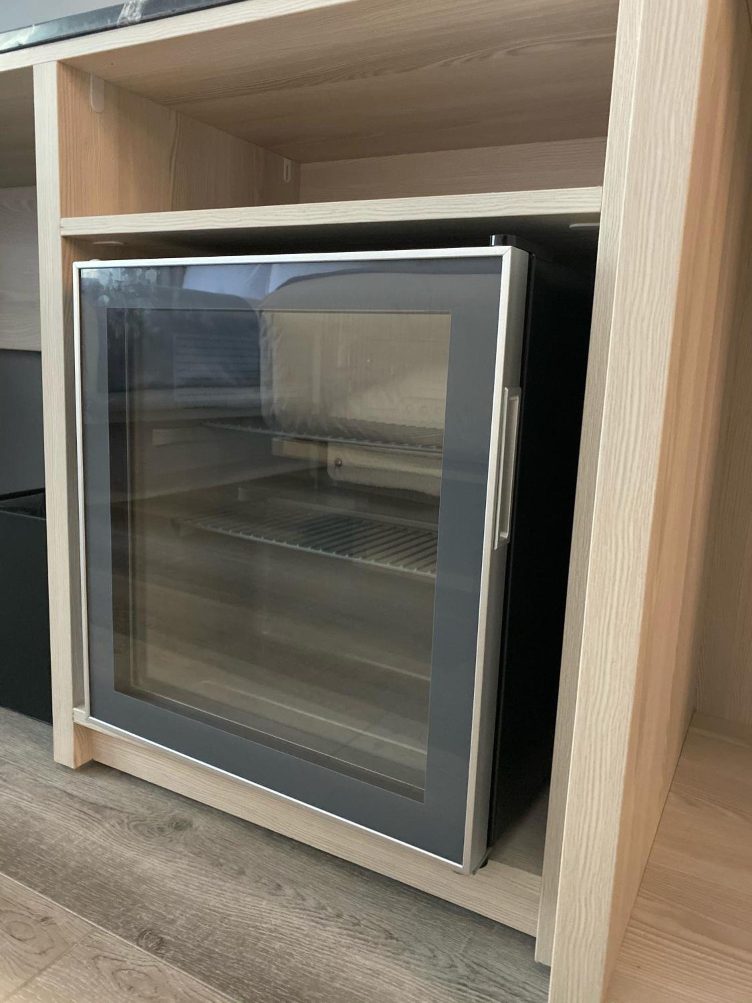 King Room with Roll-In Shower - Mobility/Hearing Accessible - Non-Smoking,1284709924:JPEG