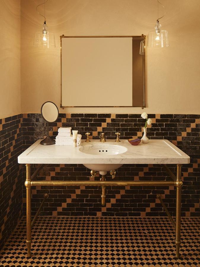 King Room Roll Shower Disability Access