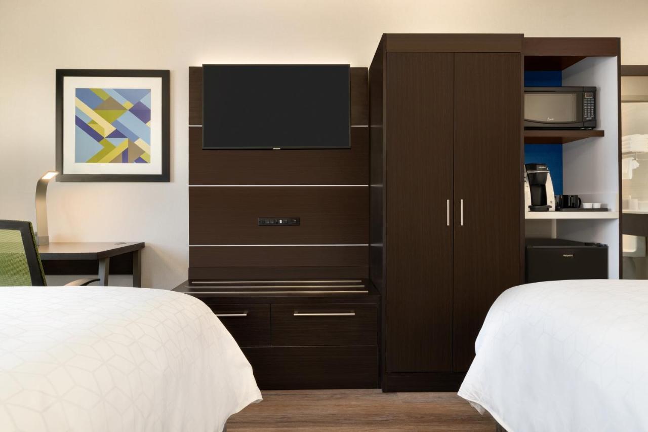 Standard Queen Room with Two Queen Beds