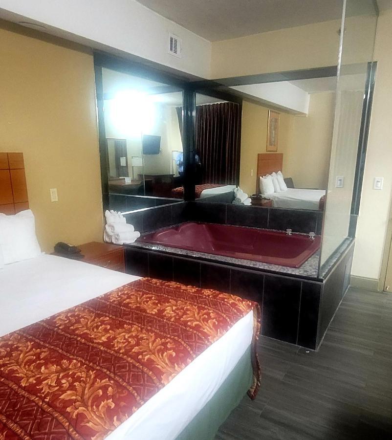 Queen Room Spa Bath
