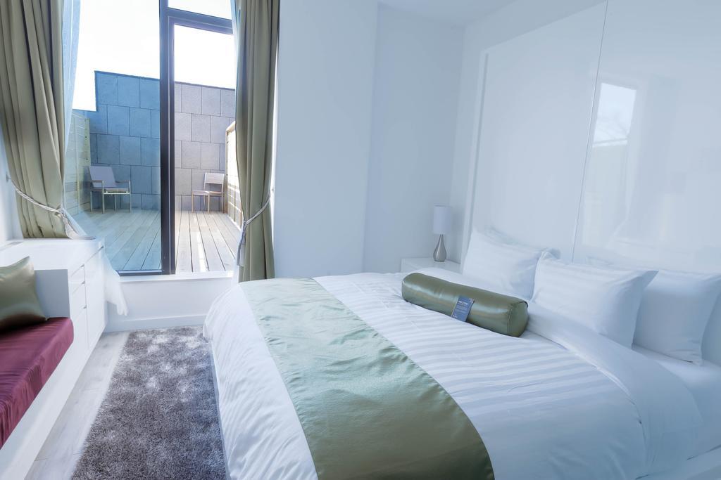 Deluxe King Room with Balcony,1656203409:JPEG