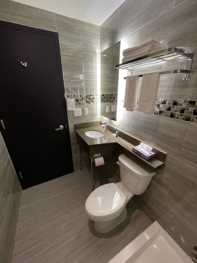 Double Room - 2 Queen Beds - Non Smoking