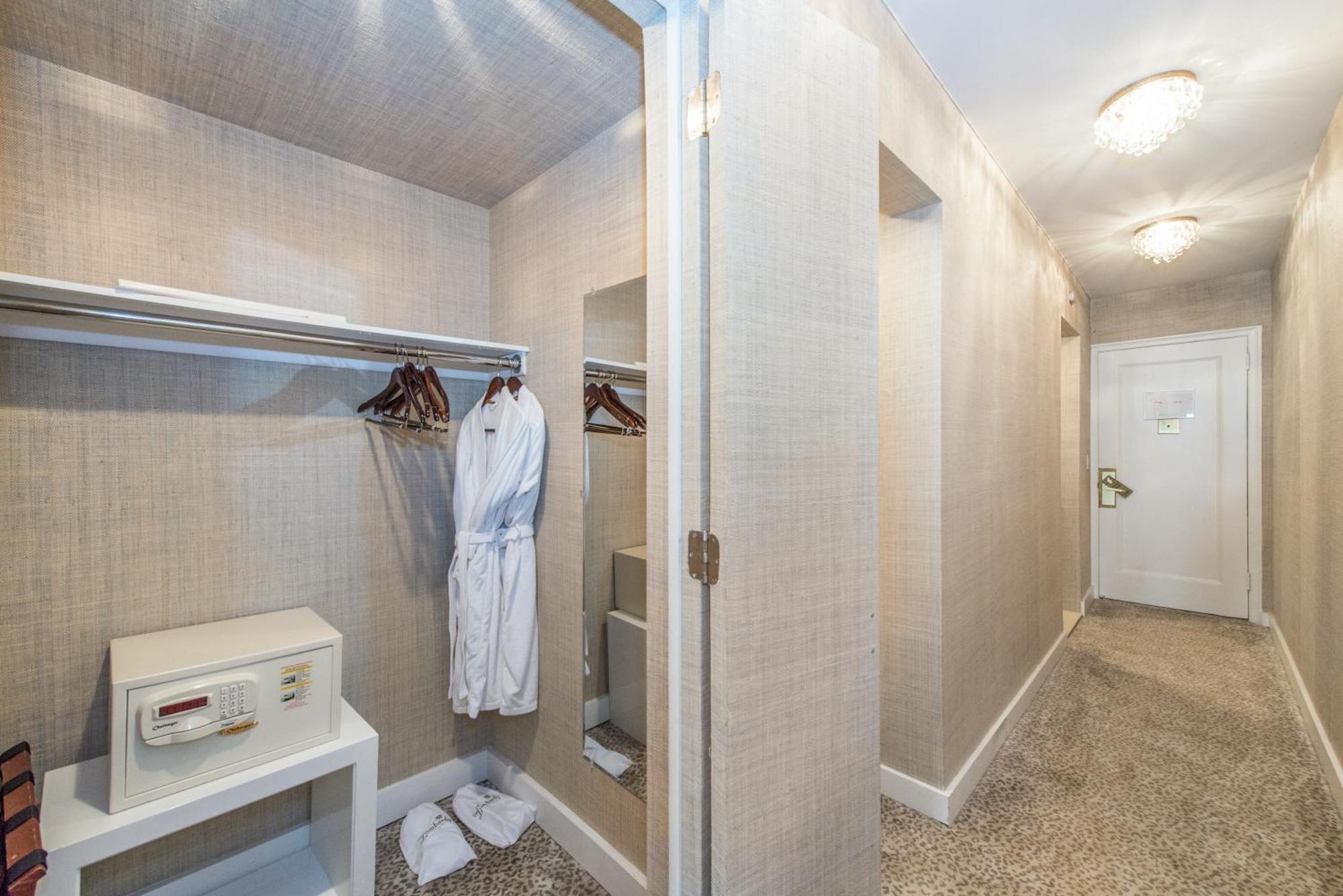 One-Bedroom Suite Two Queen Beds