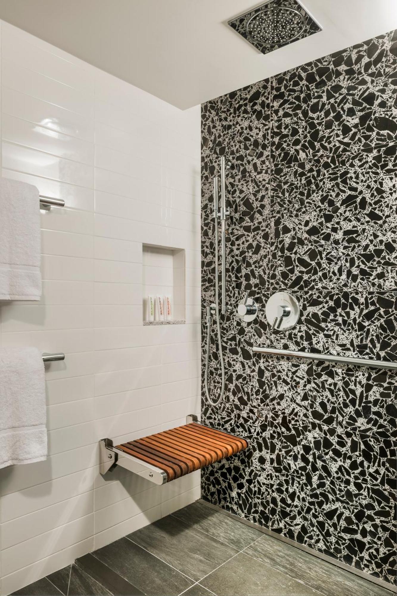 Superior Queen Junior Suite