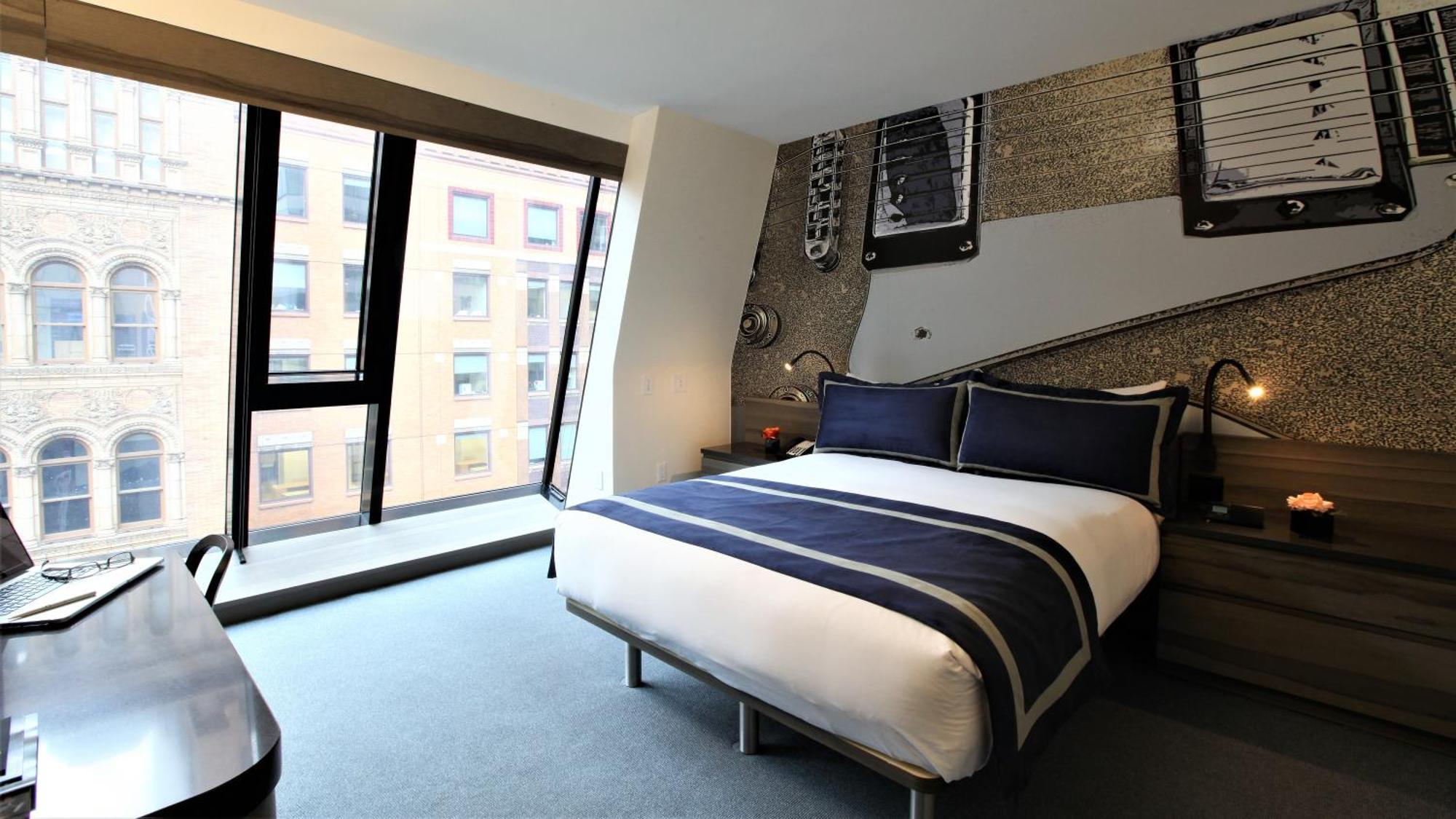 Superior Queen Junior Suite