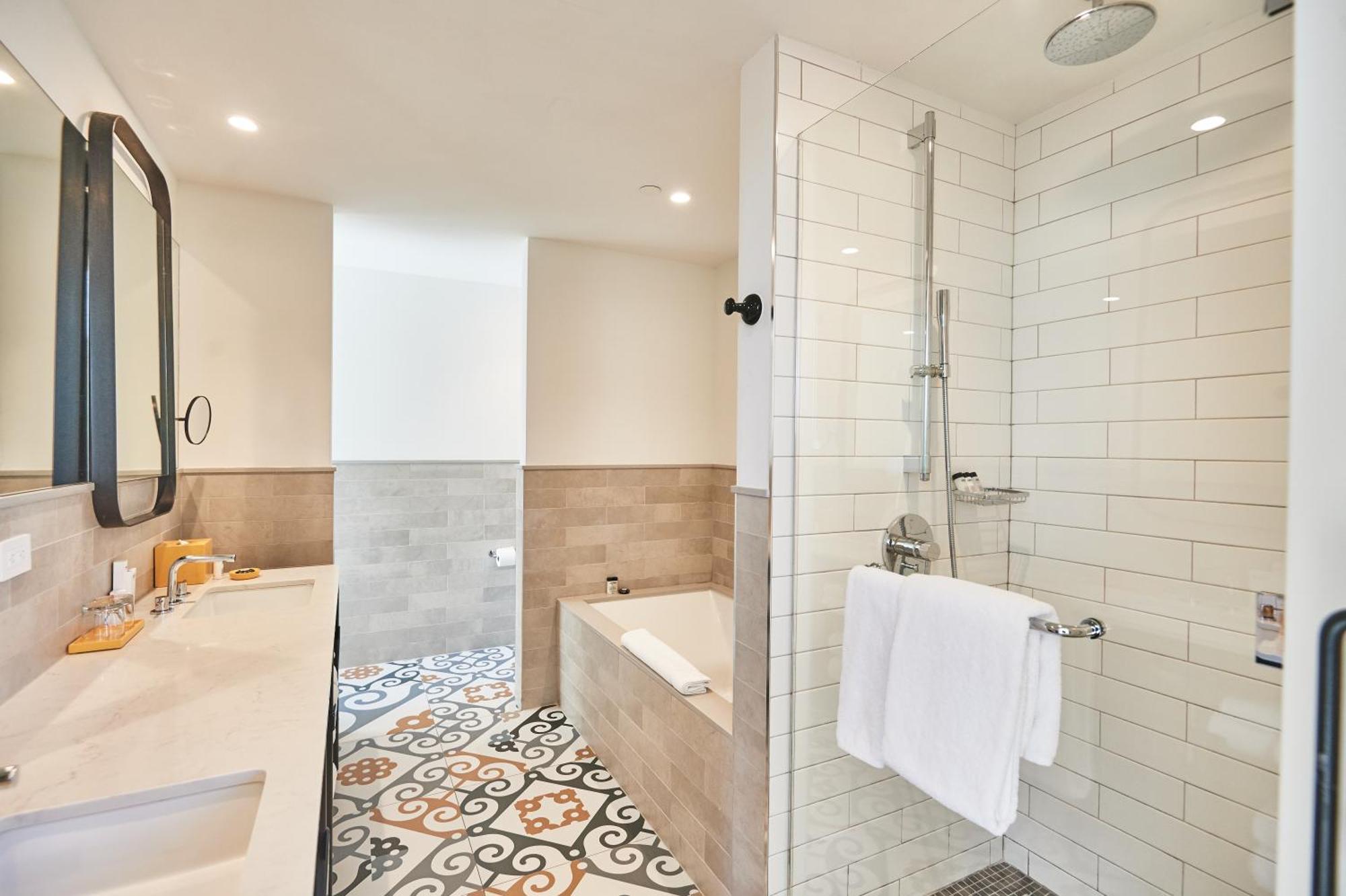 Penthouse Suite,1275855079:JPEG