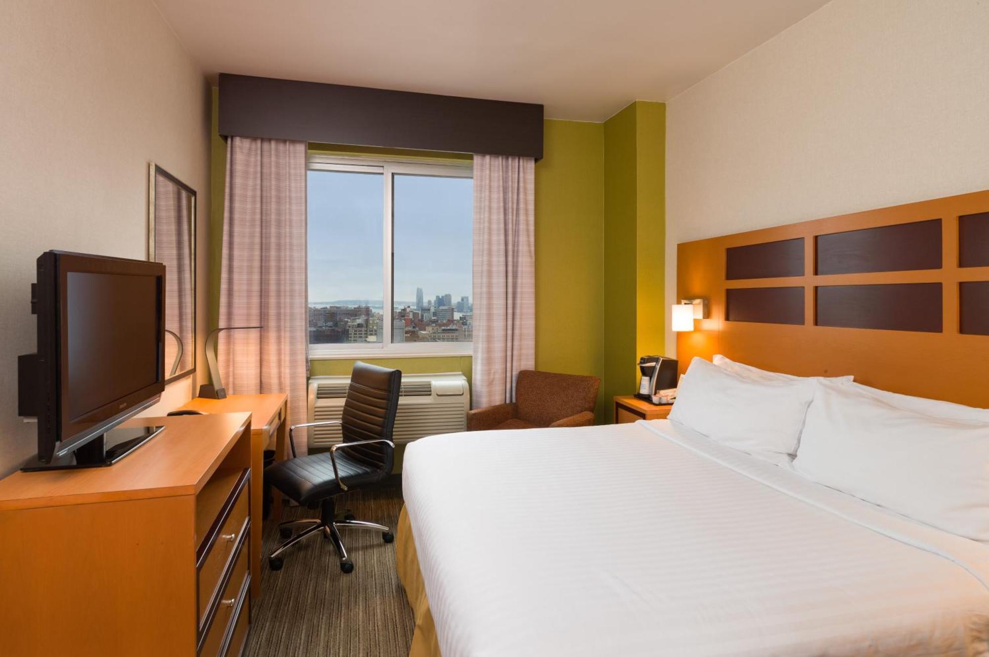 Standard King Room City View