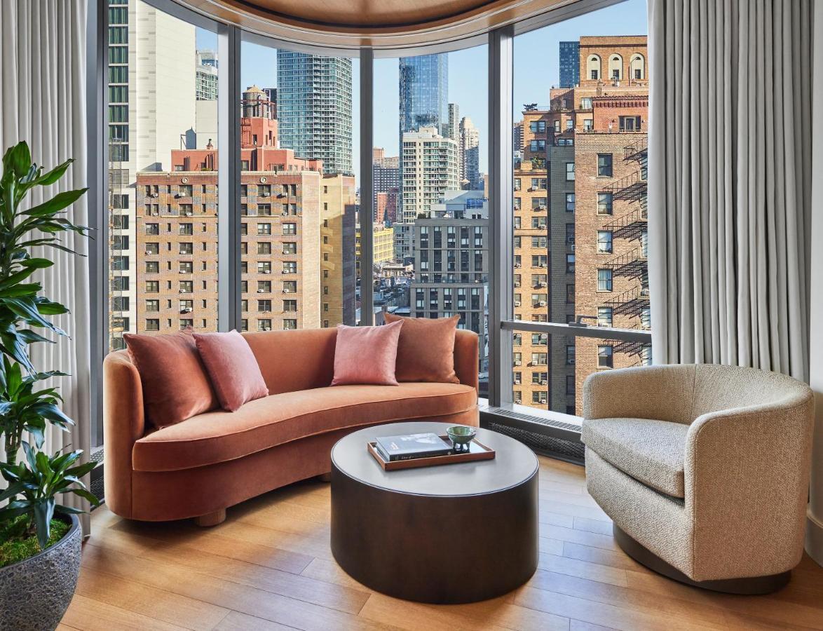 Skyline Corner One Bedroom Suite