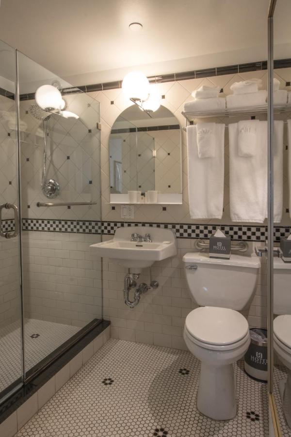 Penthouse 2 Bedroom 1 Bathroom Terrace Suite