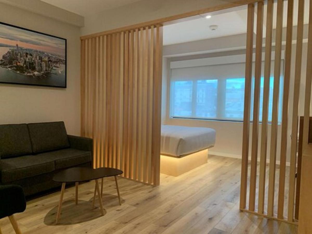 Queen Suite with Mobility Accessible Tub,1340039513:JPEG