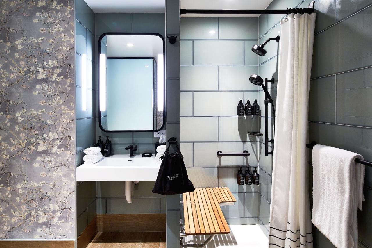 King Room Roll Shower Disability Access