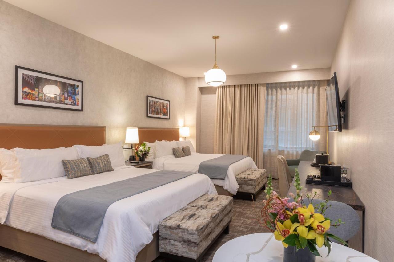 Deluxe Jr Suite Two Kings