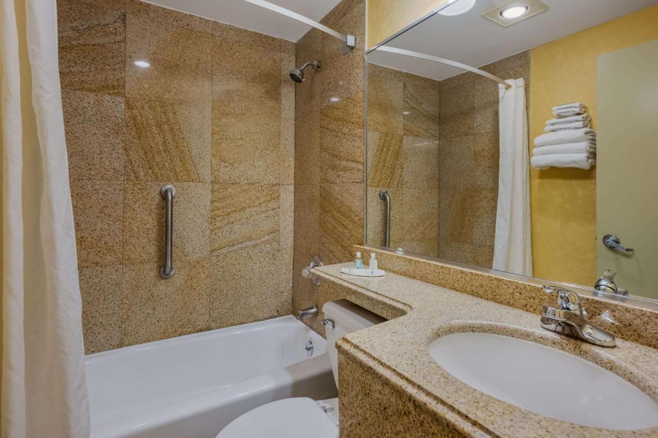 Standard Queen Room with Two Queen Beds - Non-Smoking,1377786386:JPEG