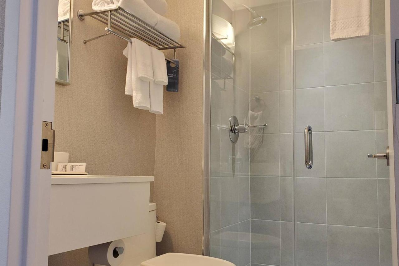 Two Room King Suite with Skyline View,1632221846:JPEG