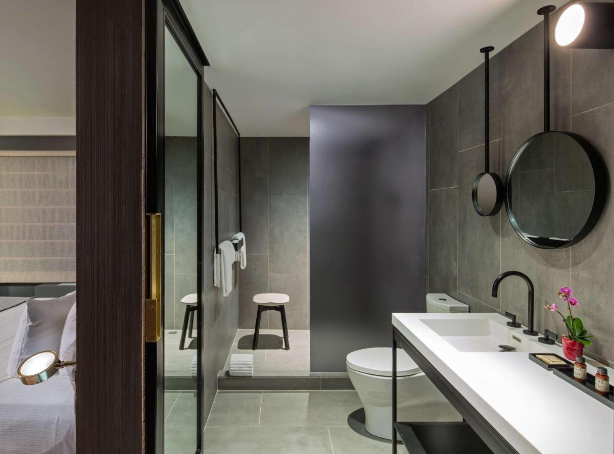 One-Bedroom Deluxe King Suite