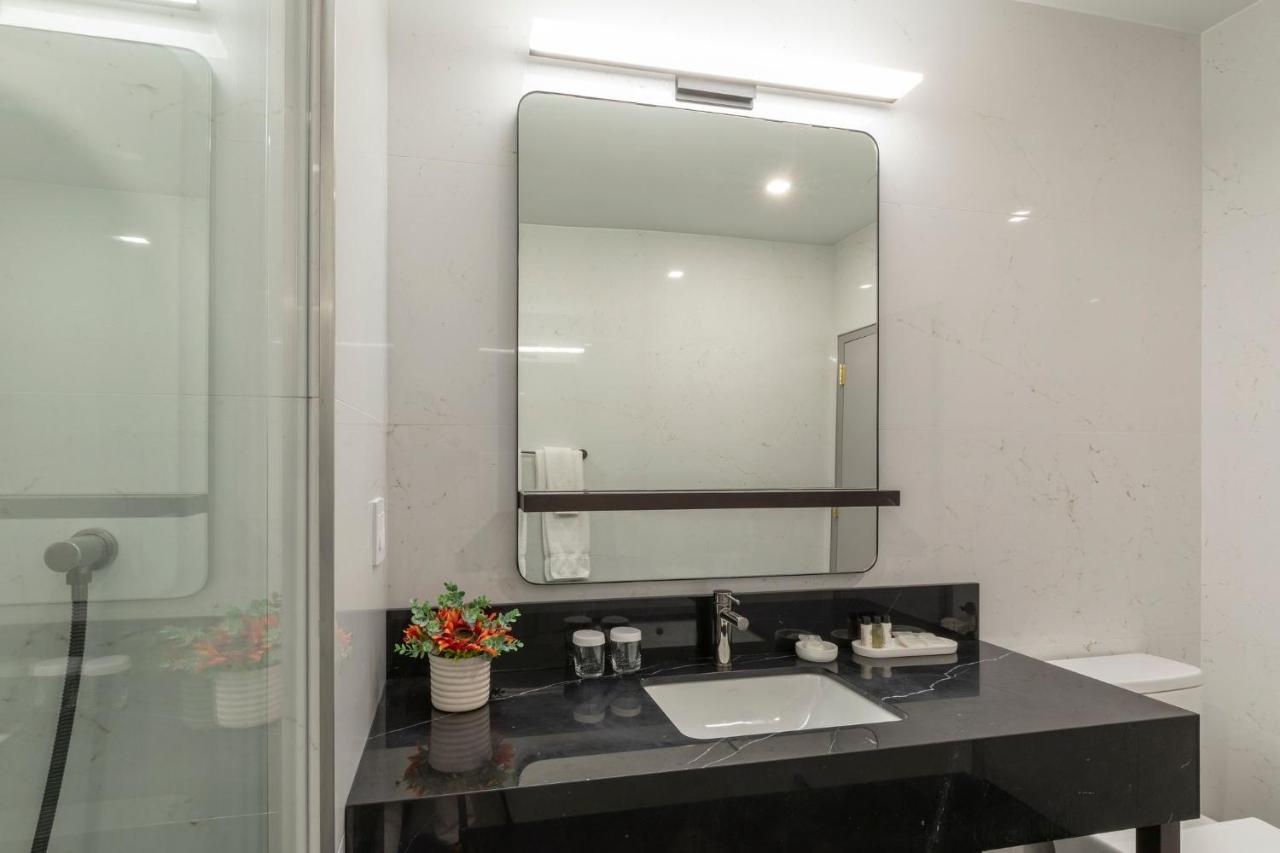 Deluxe Jr Suite Two Kings