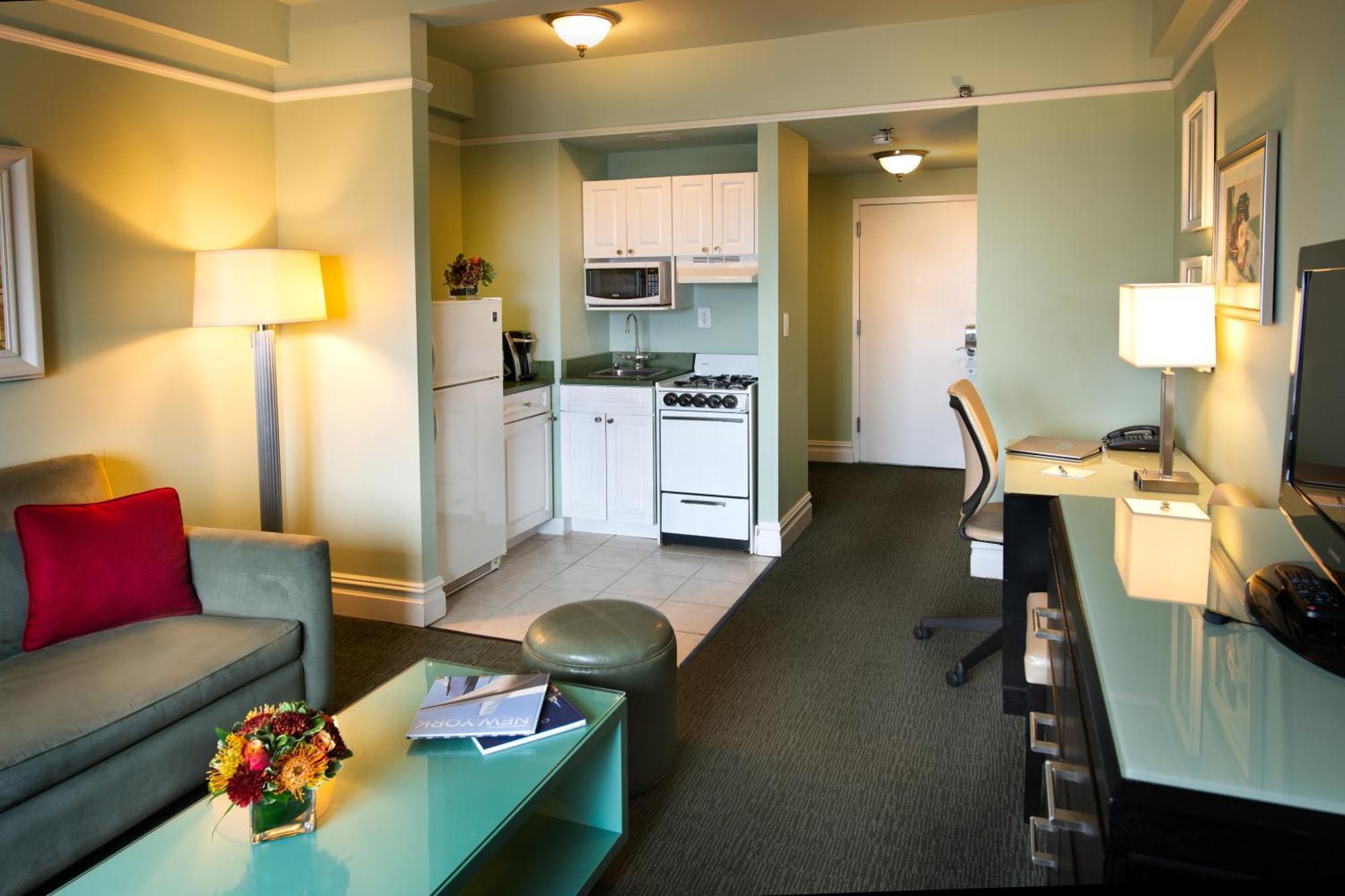 Deluxe One-Bedroom Suite Two Double Beds