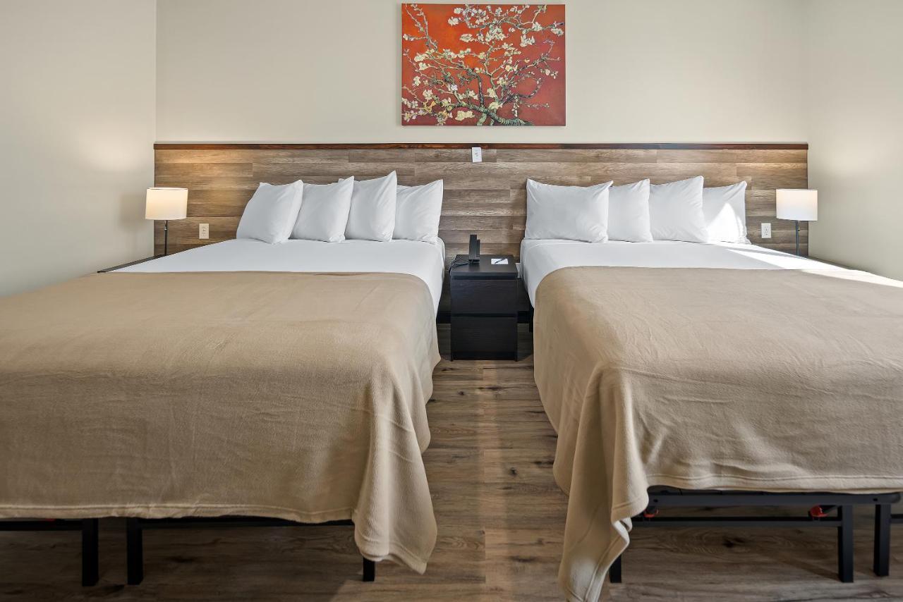 Deluxe Queen Room,1469537381:JPEG