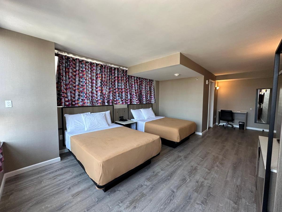 Deluxe Queen Suite
