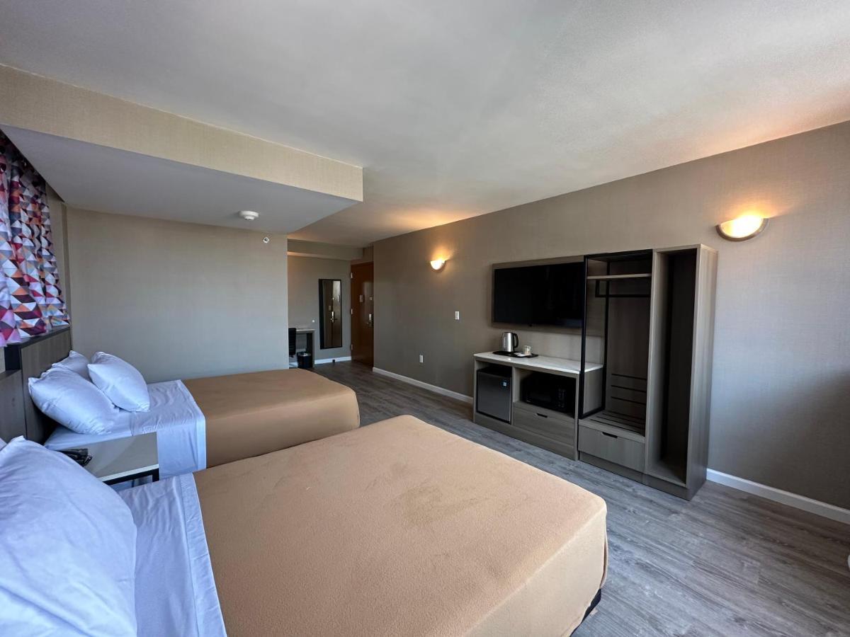 Deluxe Queen Suite