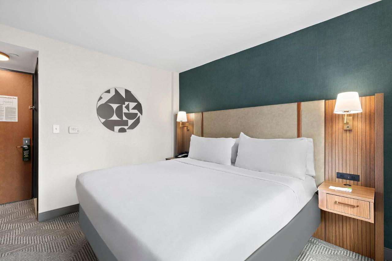 Standard King Room
