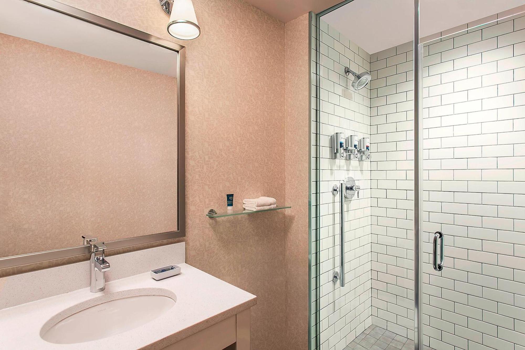 Suite, 1 King,1633017128:JPEG