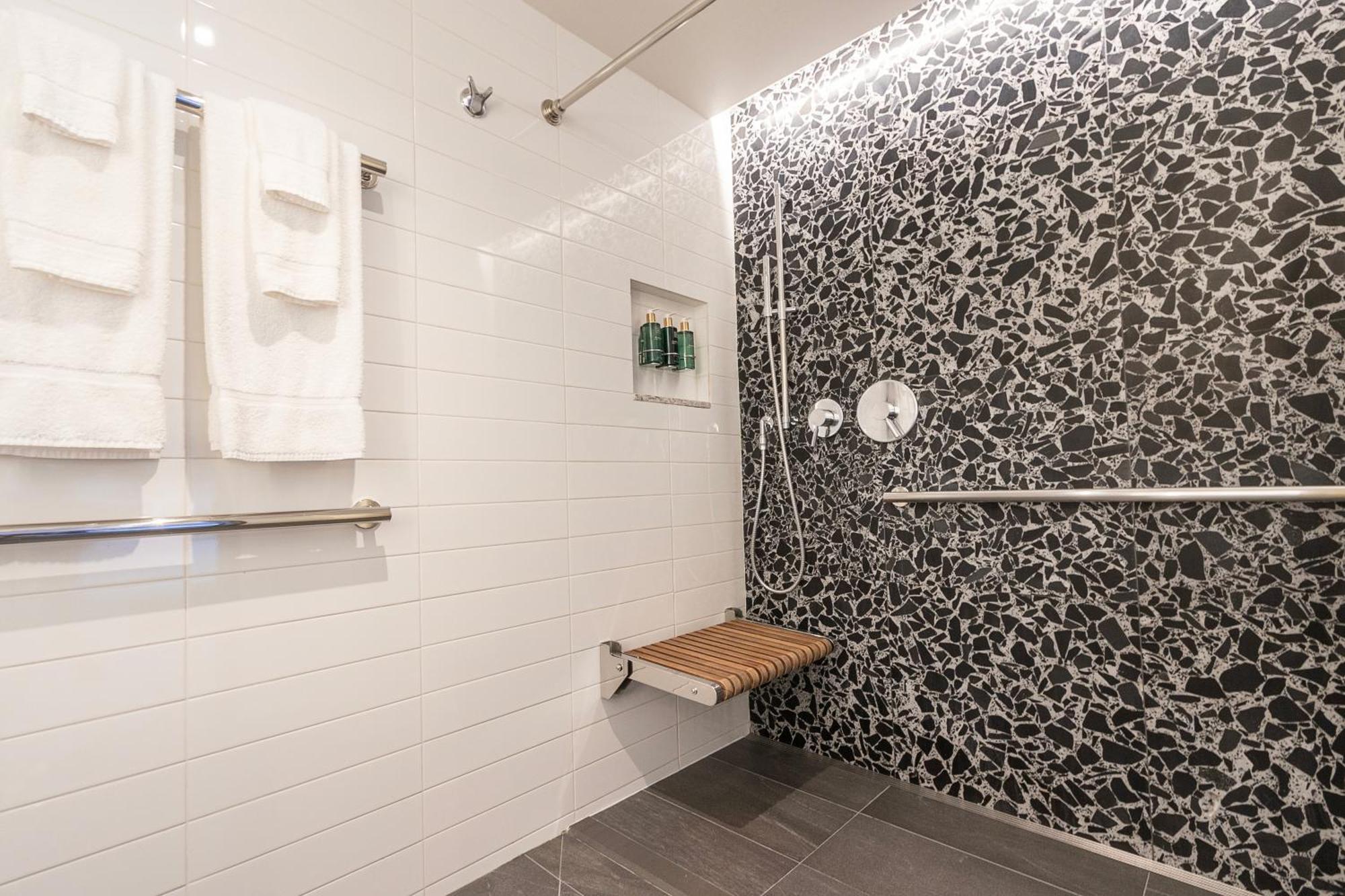 Superior Queen Junior Suite