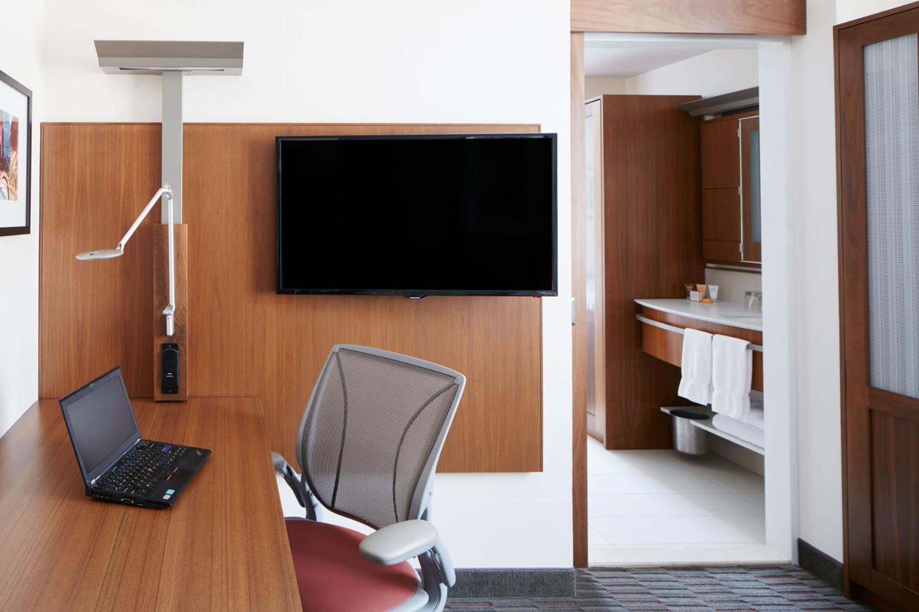 One-Bedroom Suite Kitchenette