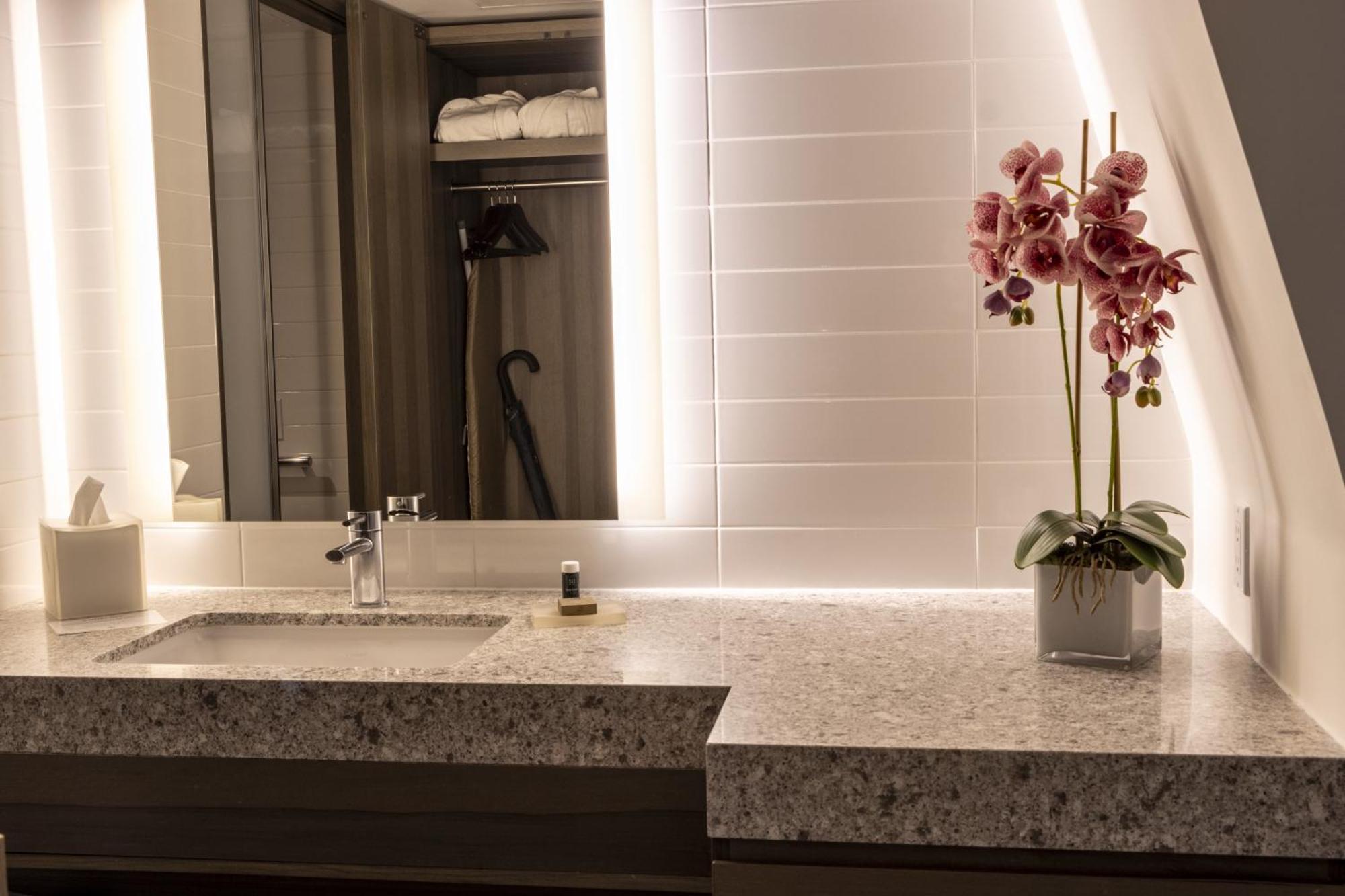 Superior Queen Junior Suite