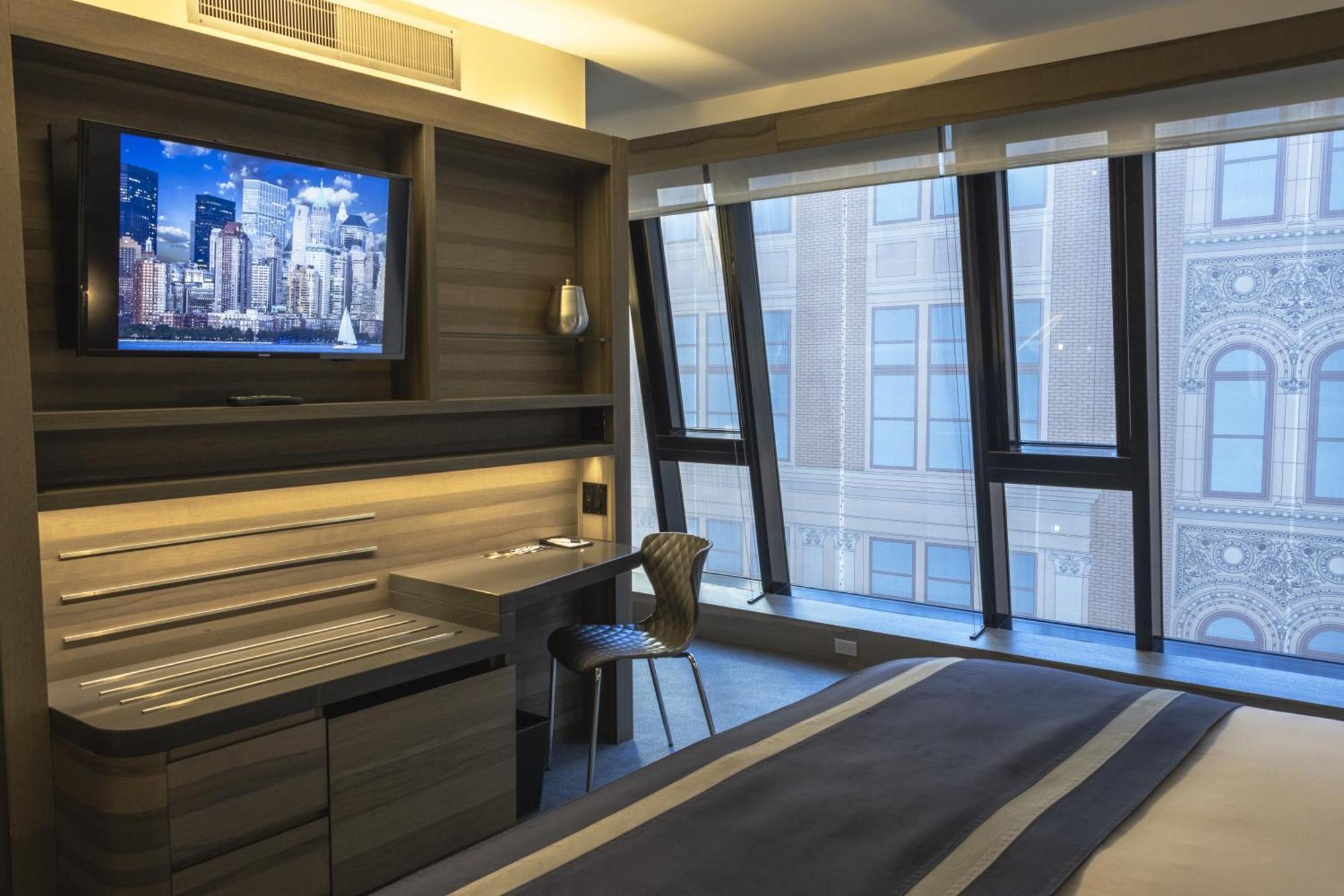 Superior Queen Junior Suite