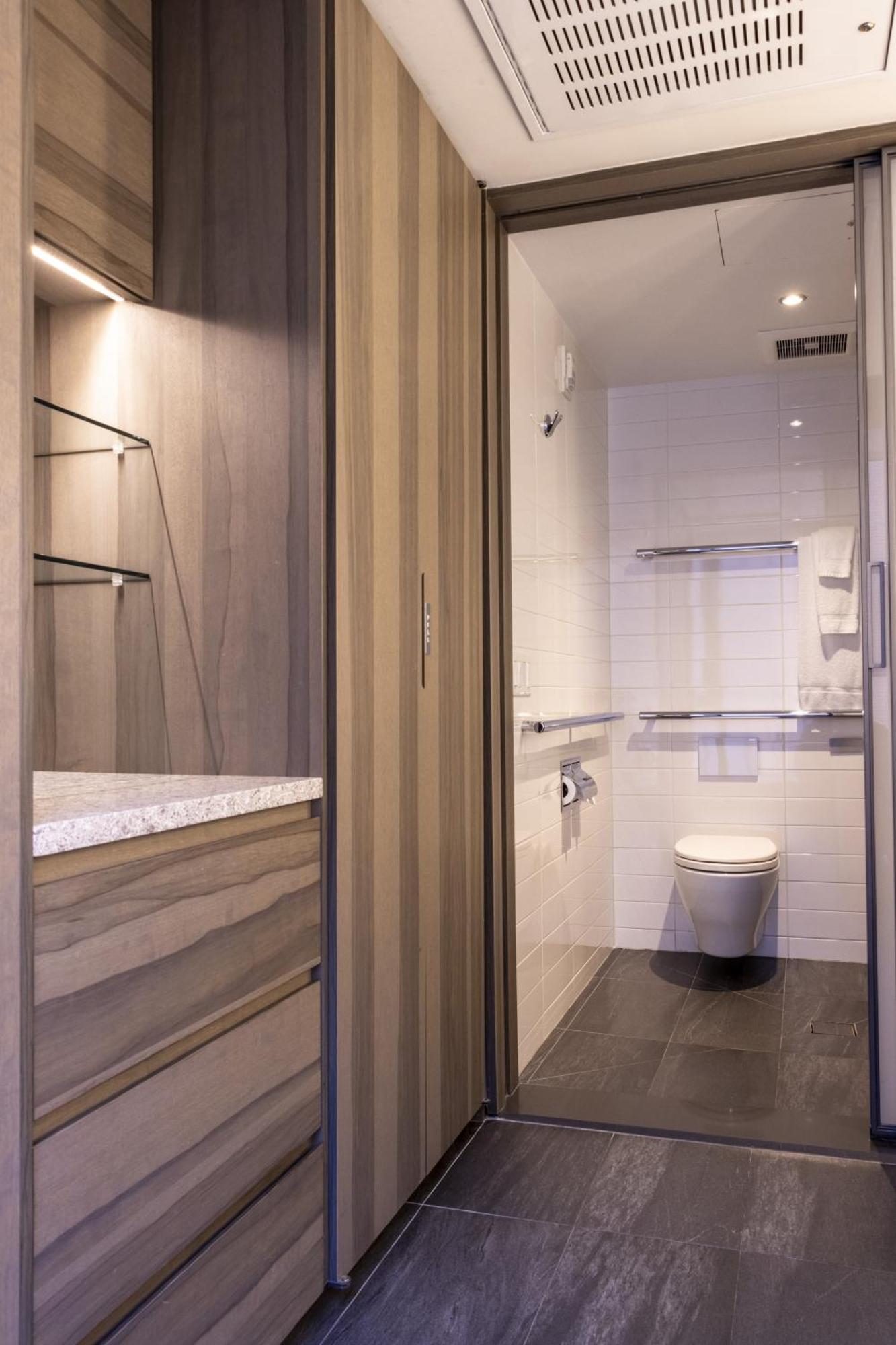 Superior Queen Junior Suite