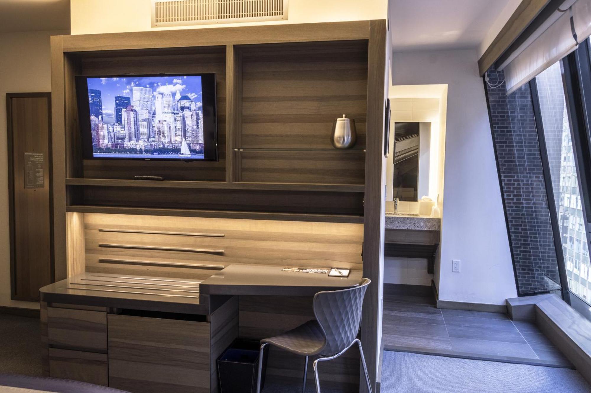 Superior Queen Junior Suite