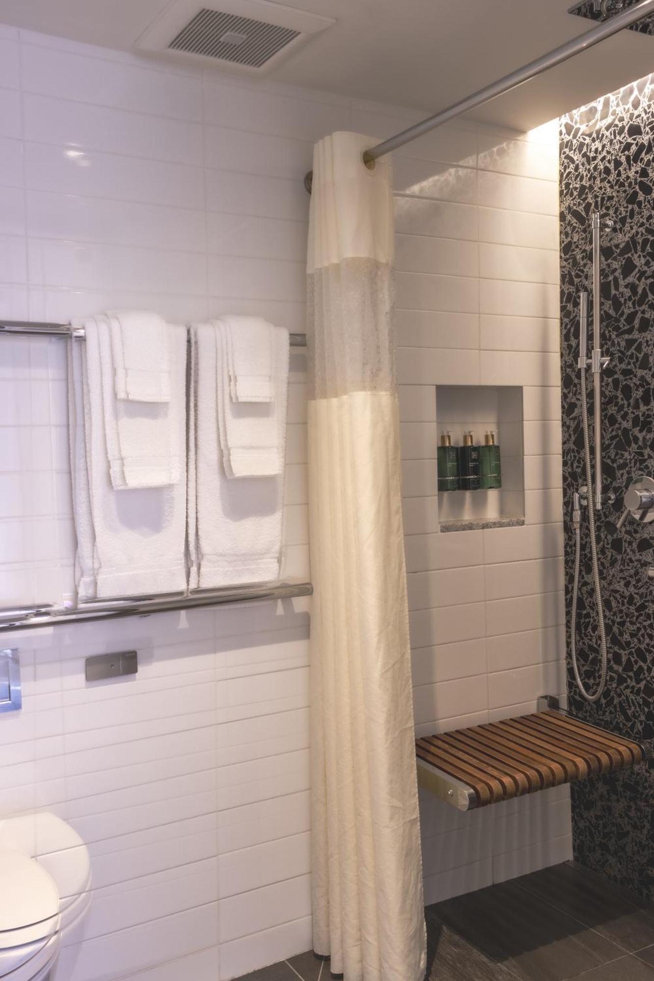 Superior Queen Junior Suite