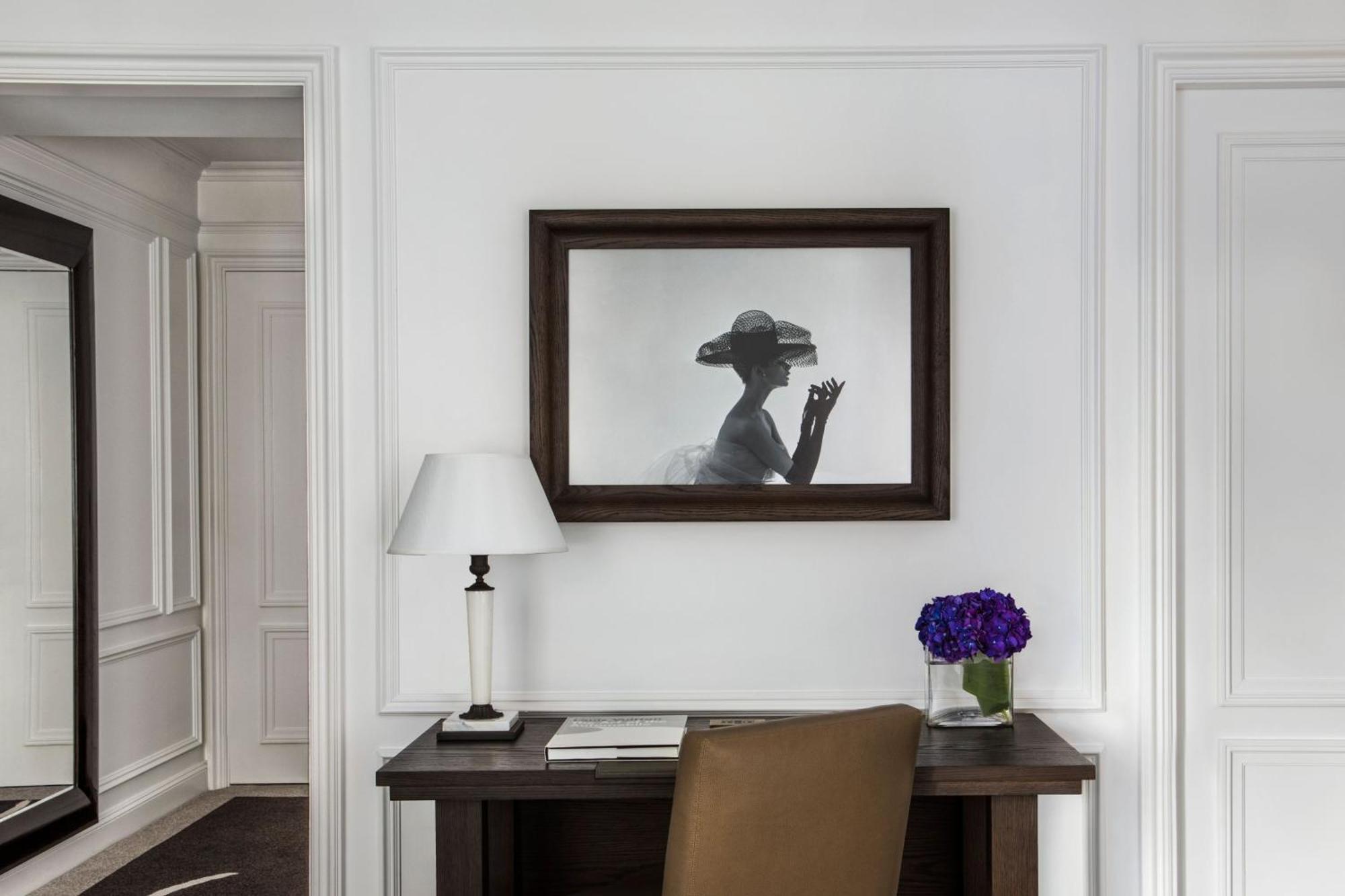 Deluxe Interior View Room, 1 King Bed,1526365768:JPEG