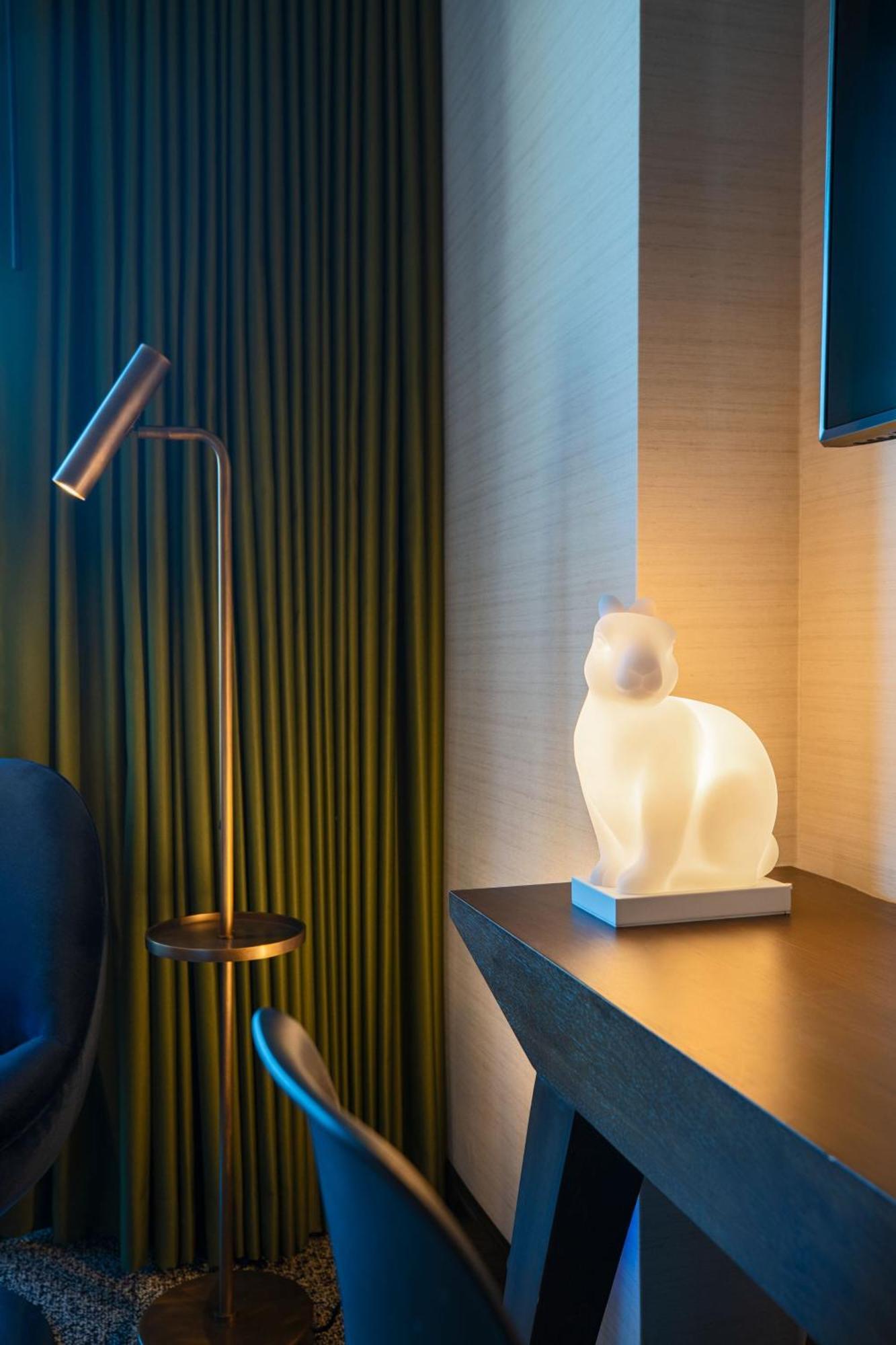 Guest Room, 1 King,1526698897:JPEG