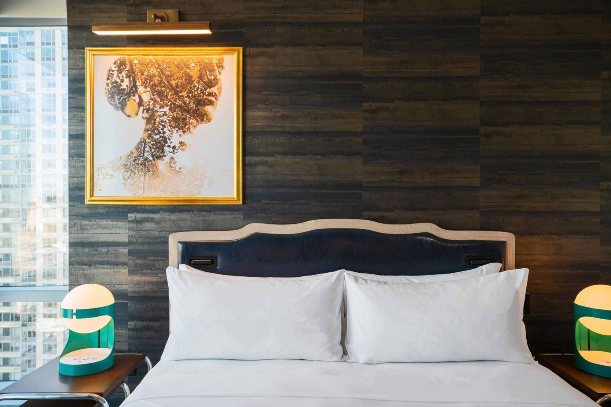 Guest room, 1 King, City view, Corner room,1526698945:JPEG