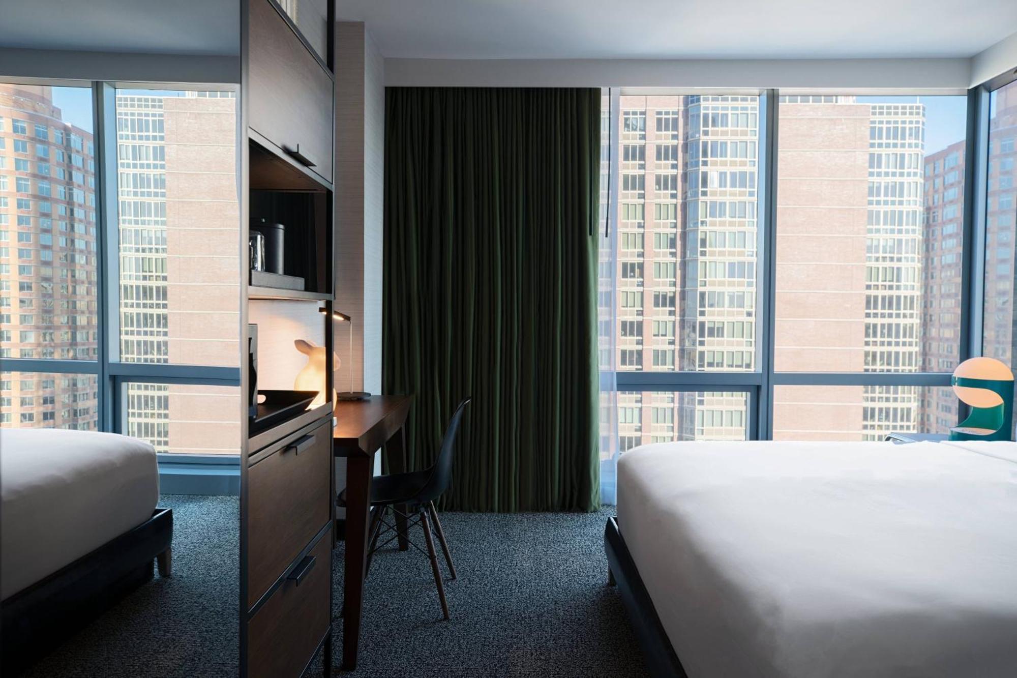 Guest room 1 King City view Corner room