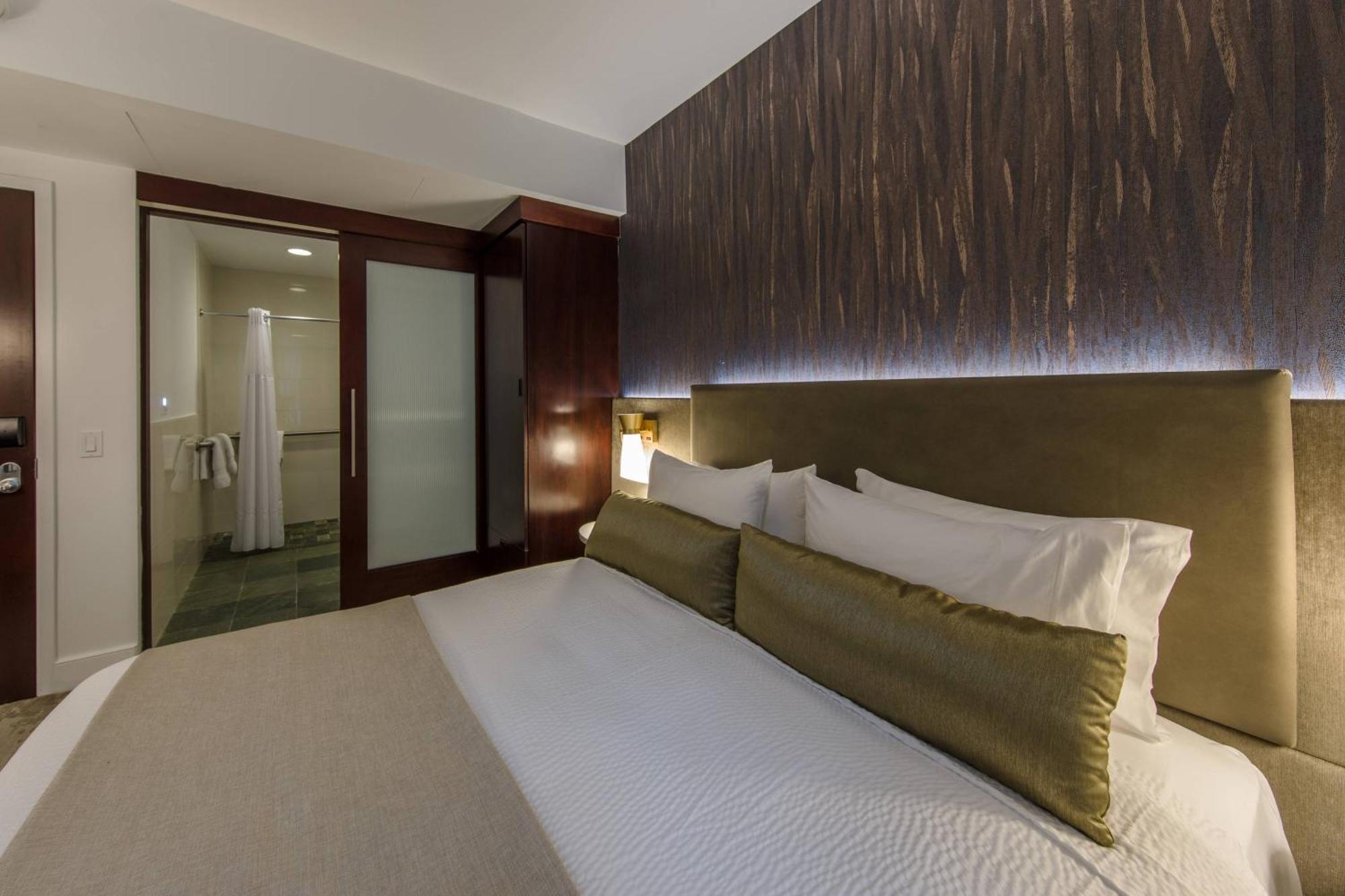 Queen Room,1616422748:JPEG