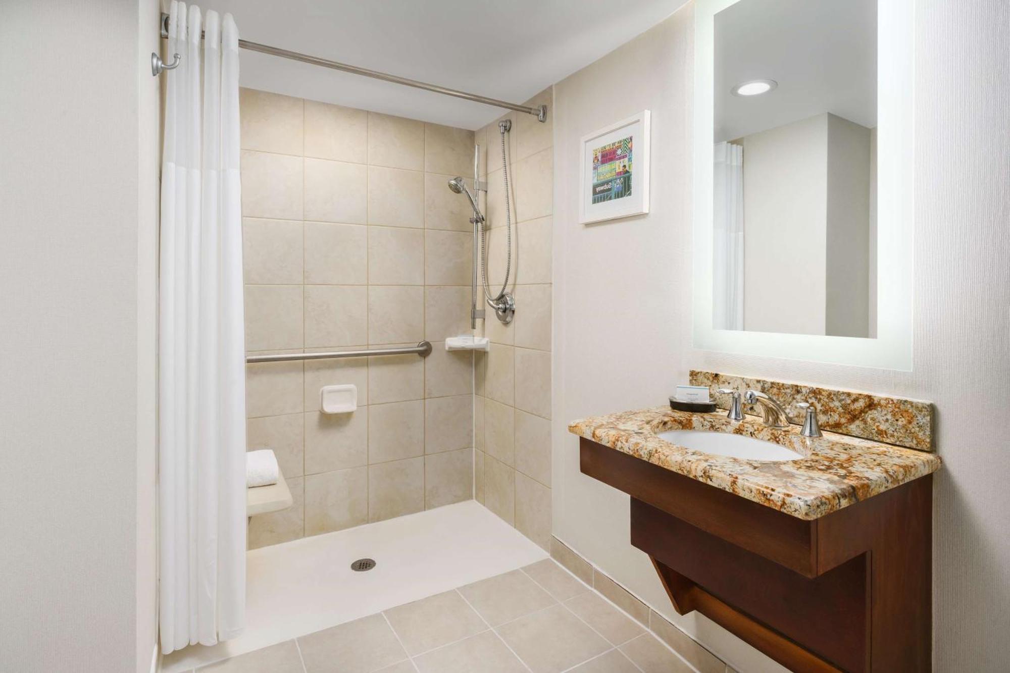 King Room with Roll-In Shower - Mobility Access/Non-Smoking,1552125283:JPEG