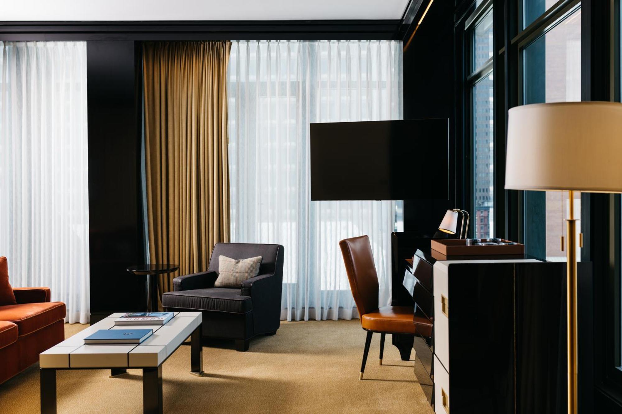 Junior Suite Corner City View Accessible