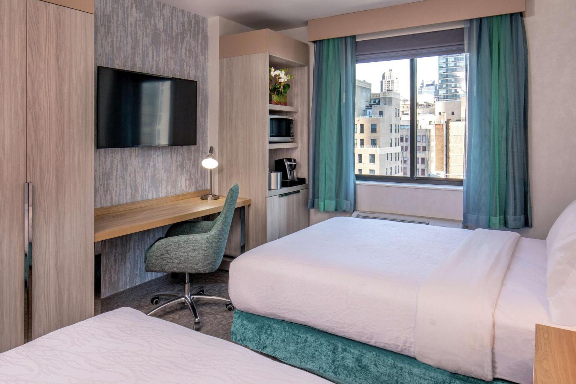 Queen Room Two Queen Beds City View