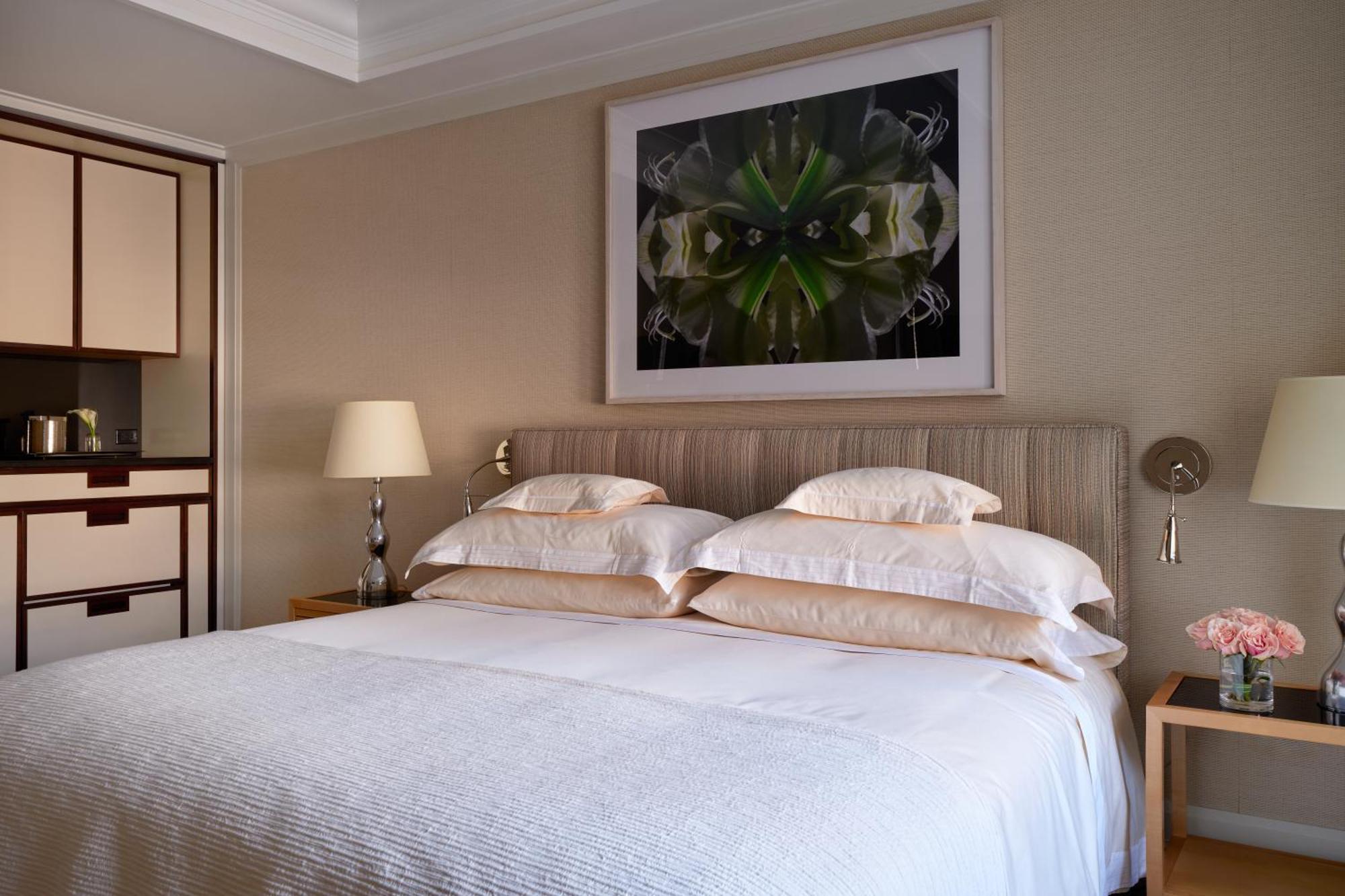 Superior Courtyard King Guest Room