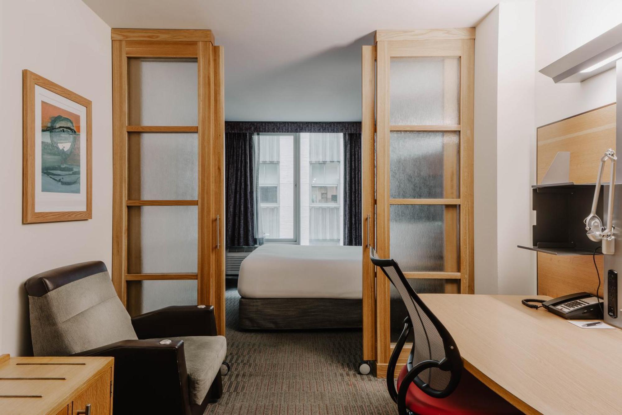 Deluxe 2 Room Suite Kitchenette