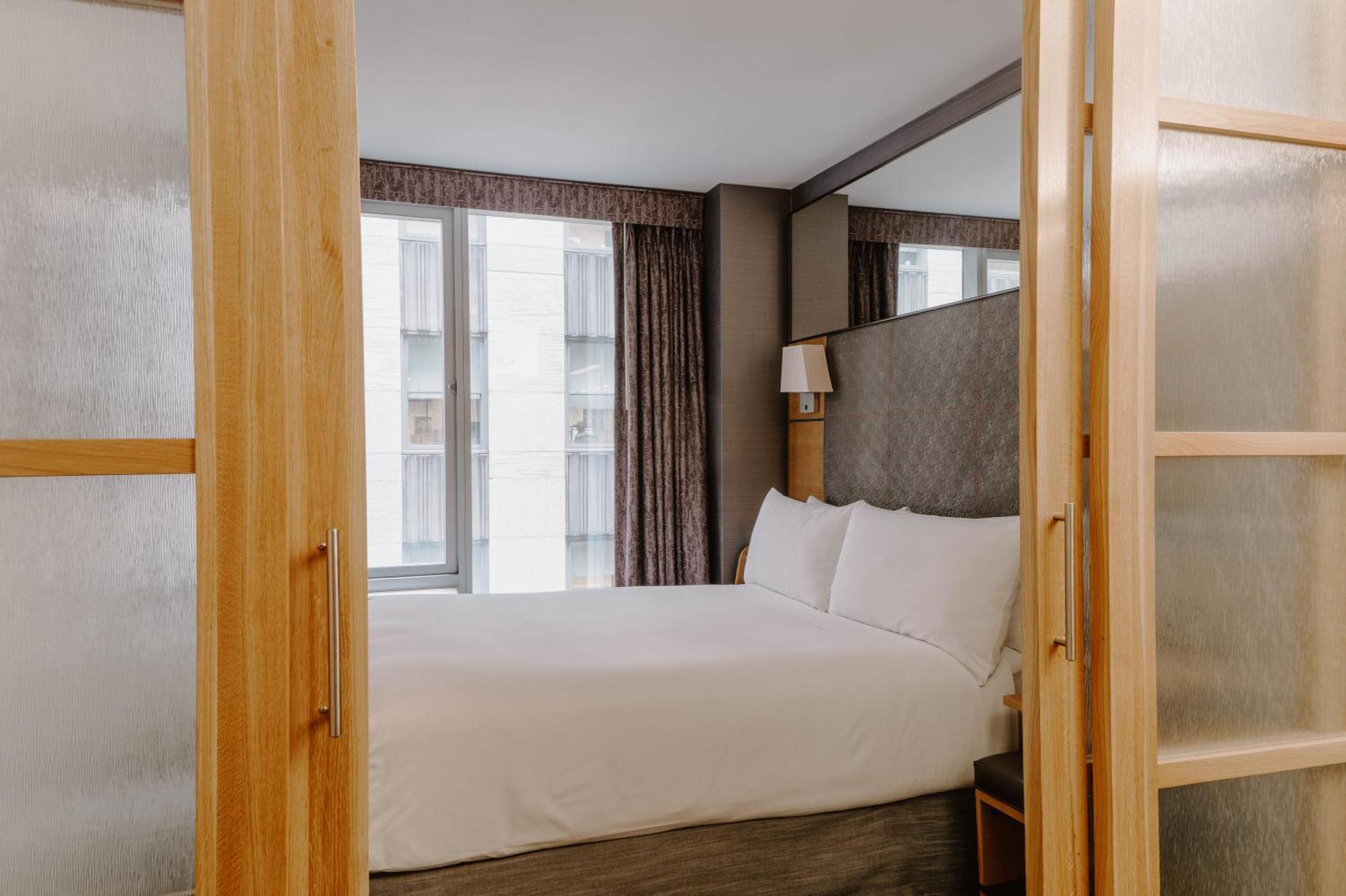 Deluxe 2 Room Suite Kitchenette
