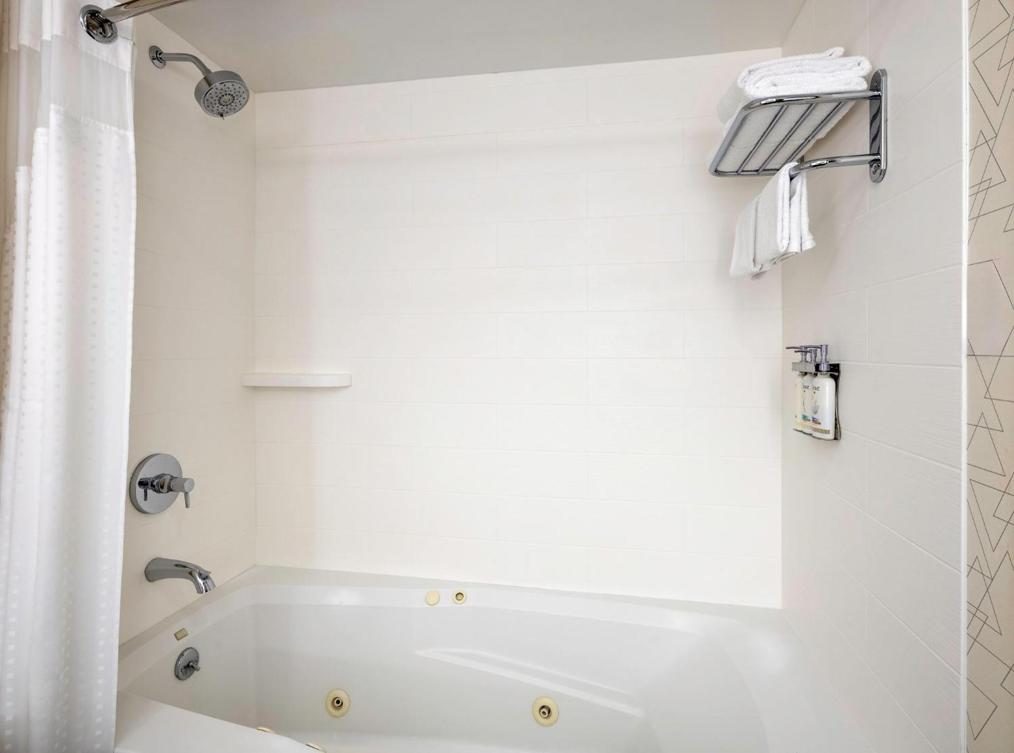 King Room Spa Bath