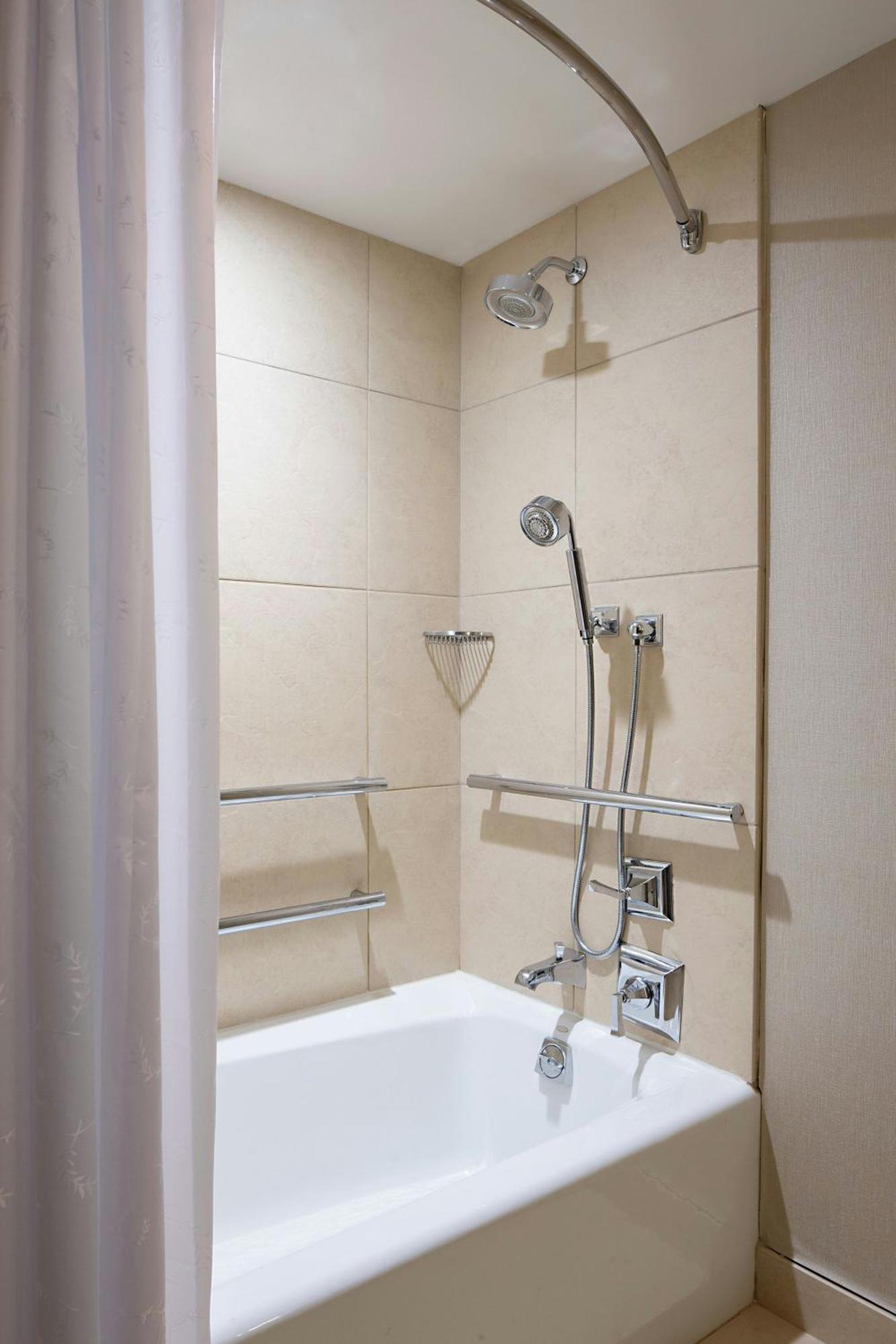 Superior King Room Adapted Tub Mobility Hearing Accessible or High Floor