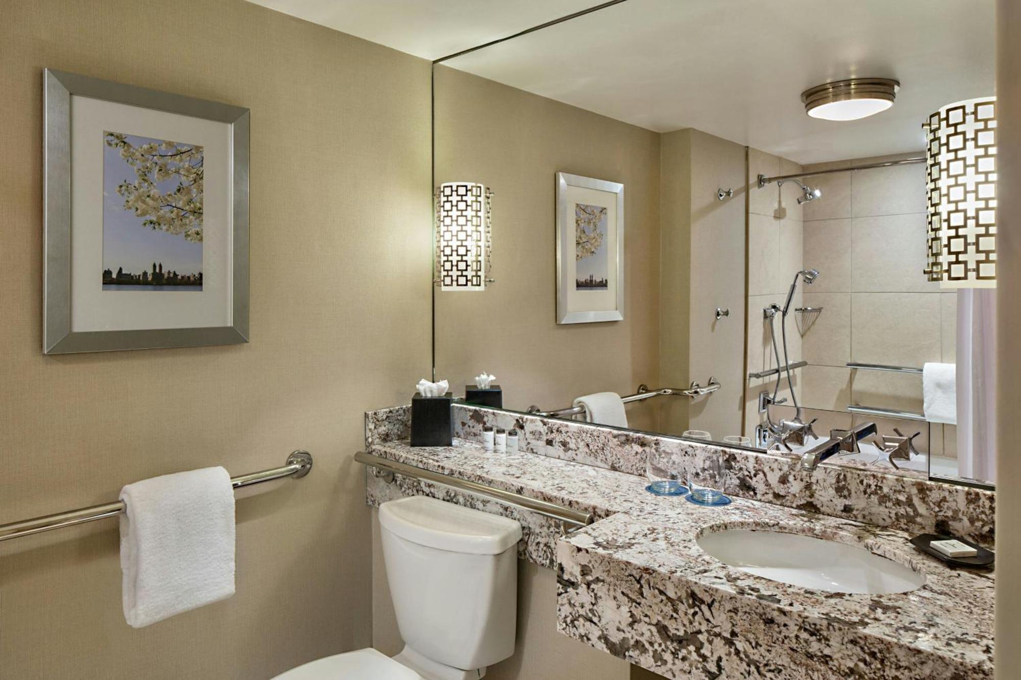 Superior King Room Adapted Tub Mobility Hearing Accessible or High Floor