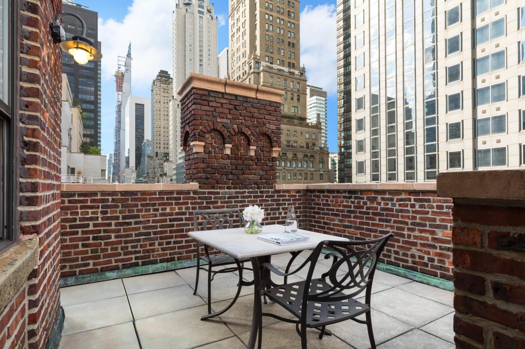 Signature Skyloft Suite