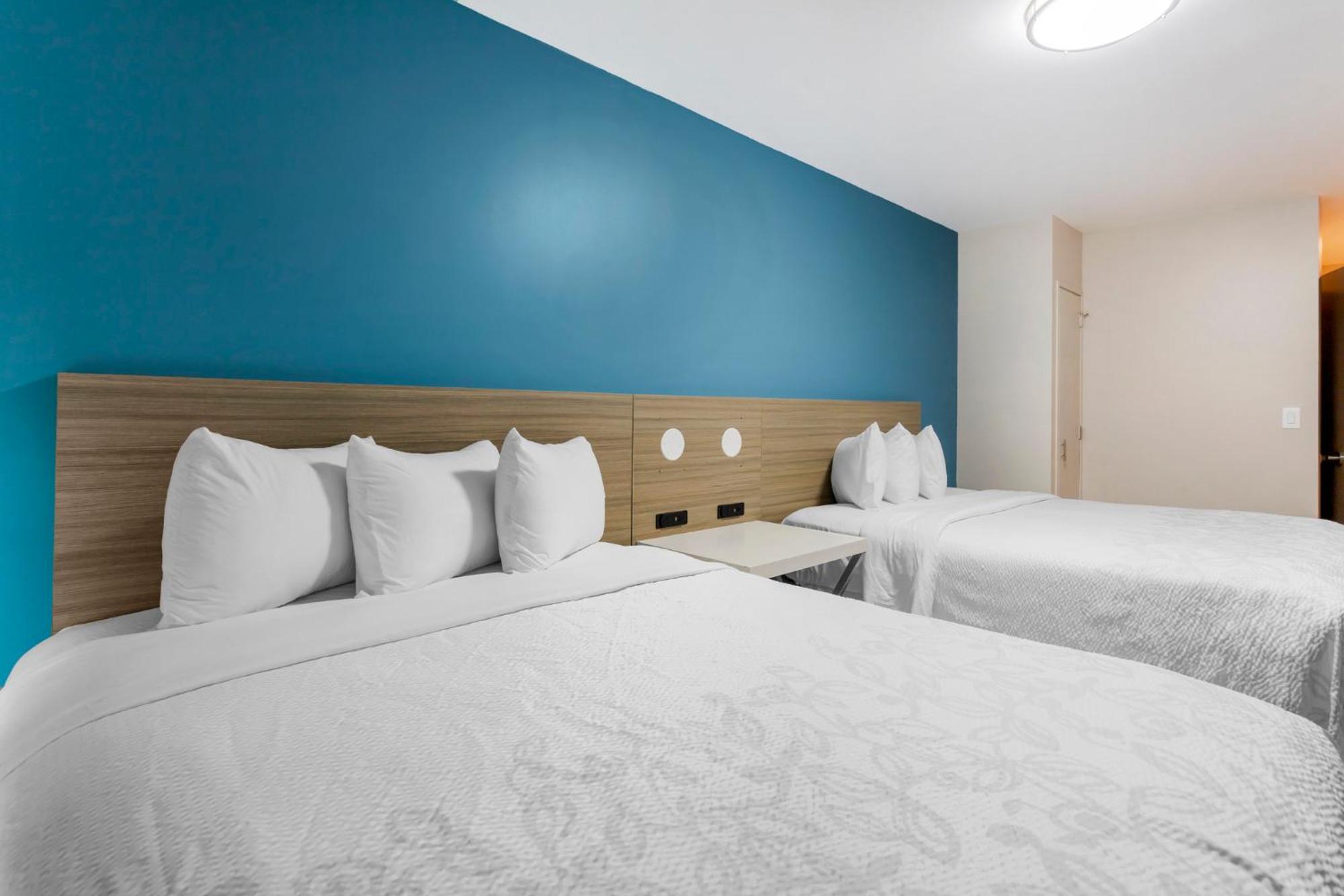 Premium Queen Room with Two Double Beds Smoke Free,1689915155:JPEG