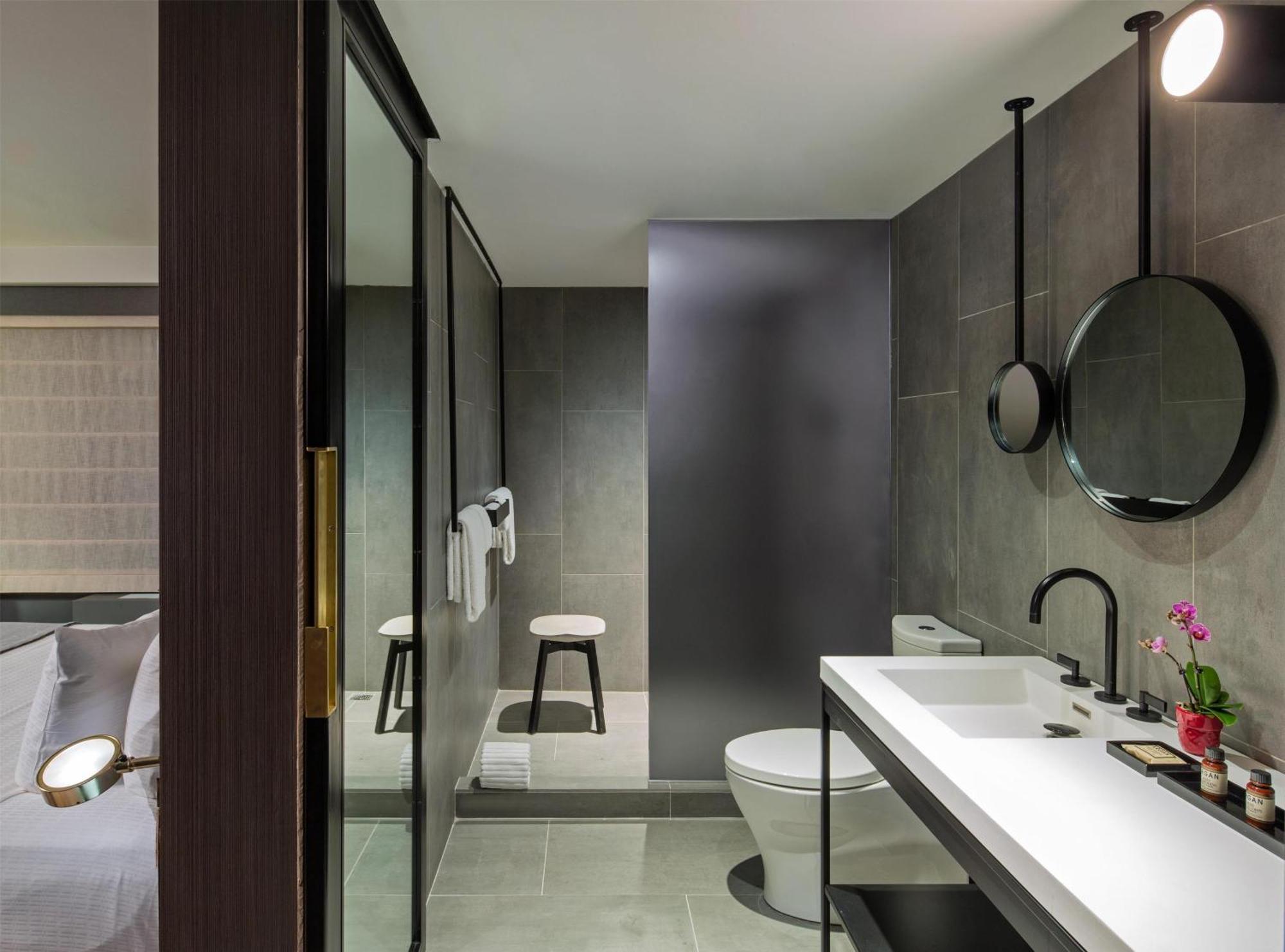 One-Bedroom Deluxe King Suite